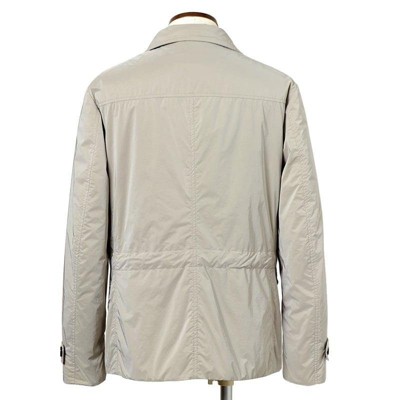 【SALE】 ムーレー MOORER ／国内正規品／ 撥水軽量シルキーマットナイロン立ち襟セミダブルジャケット「NABUCCO-OS」（MARMO／サンドベージュ）の画像