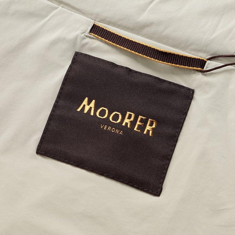 【SALE】 ムーレー MOORER ／国内正規品／ 撥水軽量シルキーマットナイロン立ち襟ミリタリージャケット「PORTO-OS」（MARMO／サンドベージュ）の画像