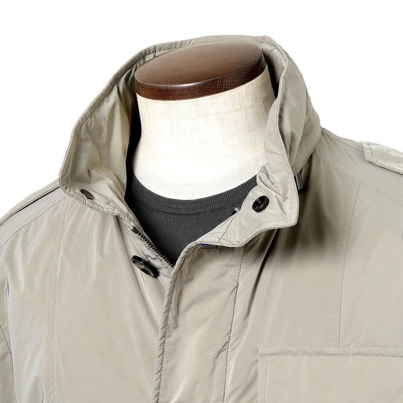 【SALE】 ムーレー MOORER ／国内正規品／ 撥水軽量シルキーマットナイロン立ち襟ミリタリージャケット「PORTO-OS」（MARMO／サンドベージュ）の画像