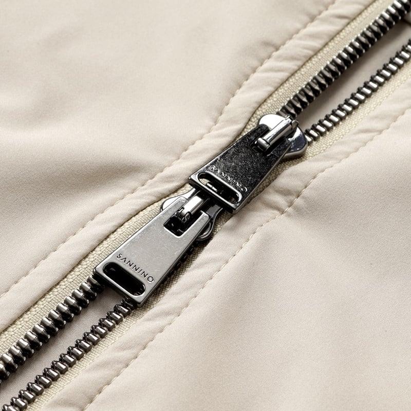 サンニーノ SANNINO ／国内正規品／ 撥水軽量ポリエステルタフタフーデッドブルゾン「STE2602」（サンドベージュ）の画像