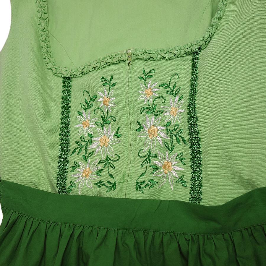 青とベージュの刺繍チロルエプロン 【公式通販】