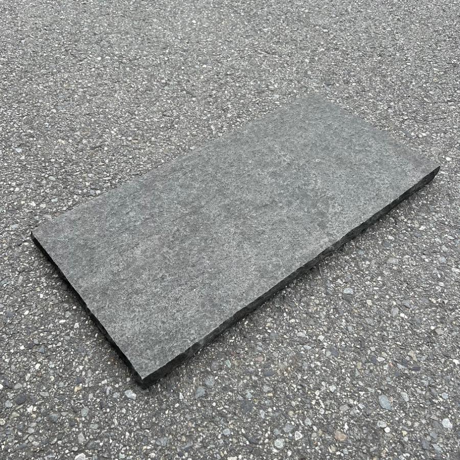 踏み石 ブラック 舗石 590mm×290mm 30mm厚 玄武岩 天然石 黒 高級 敷石 