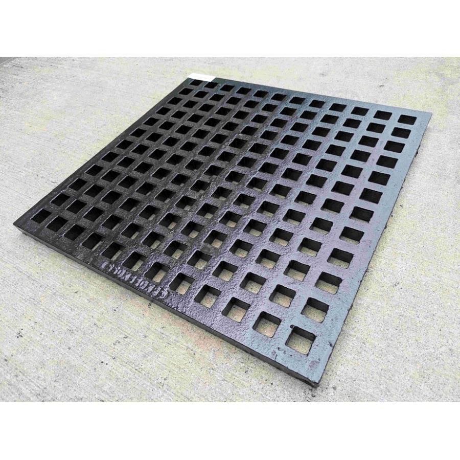 【御影石製 桝蓋 】側溝蓋 角マス　上蓋　29cm角 総重量約12.6kg 鋳鉄製格子蓋 550mm 適用荷重T-20 正方形 側溝用 ますぶた 角マス 改良