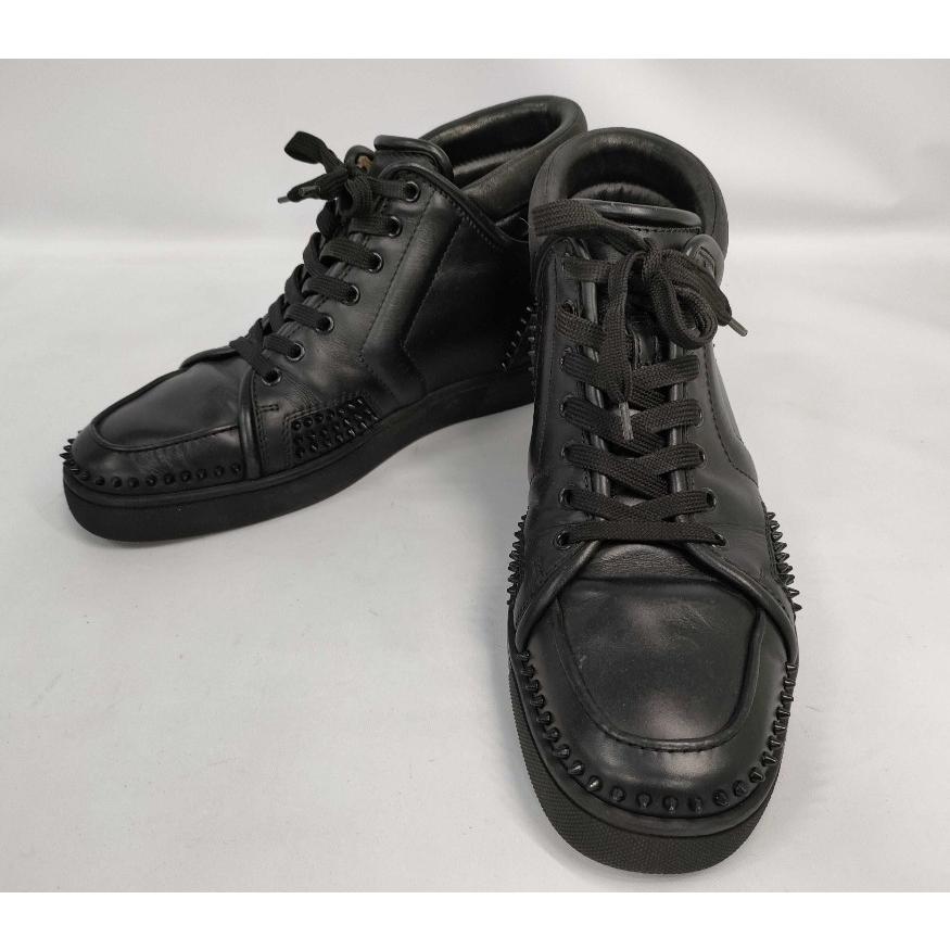 Christian Louboutin クリスチャンルブタンスタッズ付き黒レザー Christian Louboutin クリスチャンルブタンスタッズ付き黒レザー