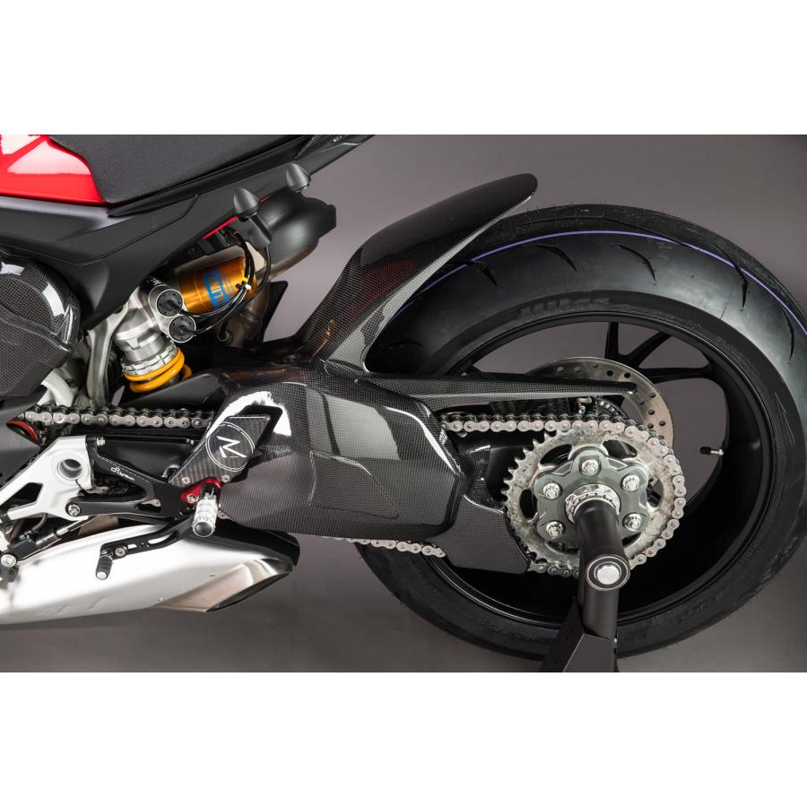 【正規輸入代理店】LighTech - ドライカーボン チェーンカバー付きリアマッドガード (艶あり) PANIGALE V4 / S / R / SP / STREETFIGHTER V4 / S_3