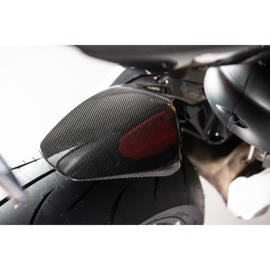 【正規輸入代理店】LighTech - ドライカーボン チェーンカバー付きリアマッドガード (艶あり) PANIGALE V4 / S / R / SP / STREETFIGHTER V4 / S_6