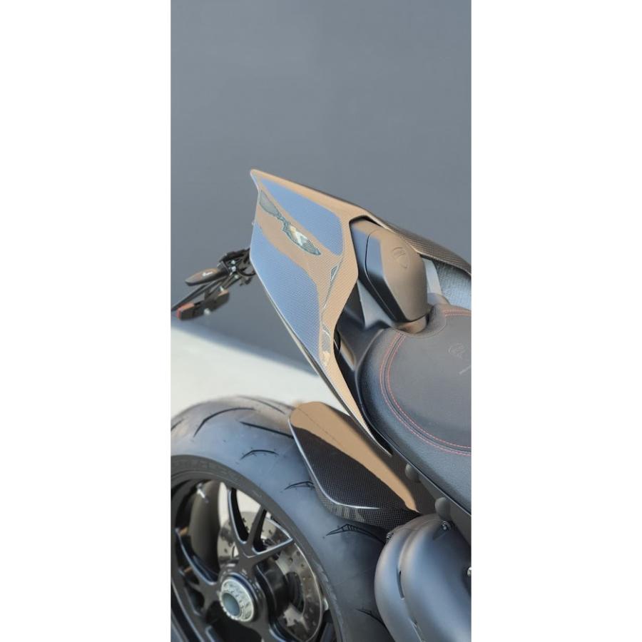 【正規輸入代理店】LighTech - ドライカーボン チェーンカバー付きリアマッドガード (艶あり) PANIGALE V4 / S / R / SP / STREETFIGHTER V4 / S_7