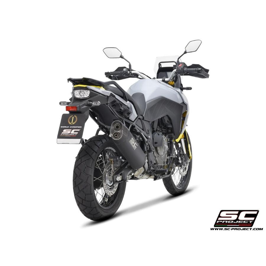 【正規輸入代理店】公道走行可 SC-PROJECT - アドベンチャー スリップオンサイレンサー \"ブラックエディション\" V-STROM 800 DE / SE '23-25の画像