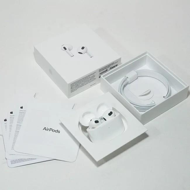 エアーポッド　apple airpod 第三世代　MME73J   2022年1月購入　正規品　 アップル(Apple) MME73J/A AirPods (第3世代) ワイヤレスヘッドフォン