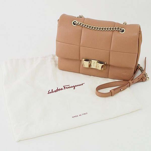 サルヴァトーレフェラガモ Salvatore Ferragamo ヴァラ リボン 21H342