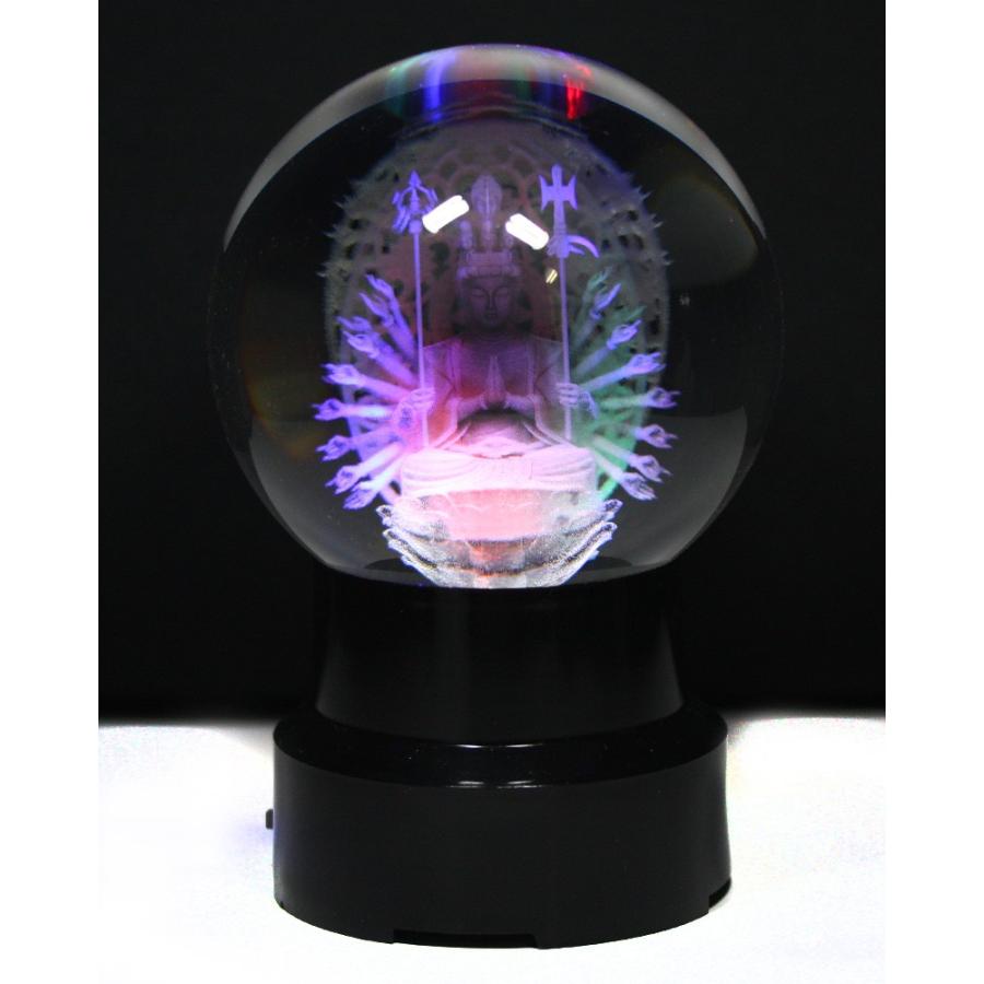 彫刻置物 丸玉 人工水晶 千手観音菩薩 レーザー彫刻 約90mm レインボー 