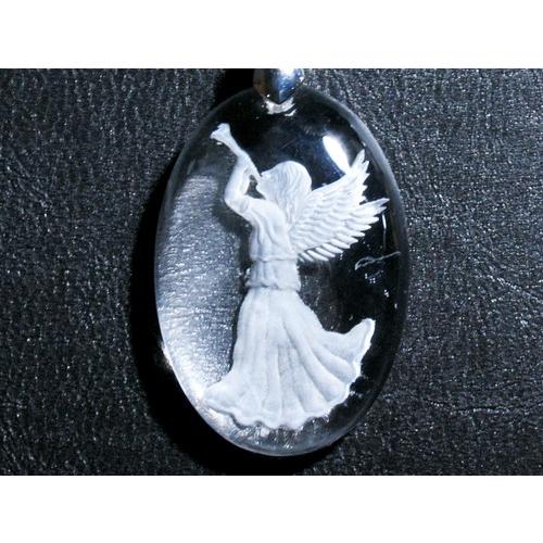 ☆特選一品☆幸福を運ぶ『天使モチーフ』【天然水晶エンジェル彫り置物