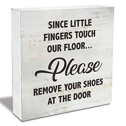 【並行輸入品】Since Little Fingers Touch Our Floor Remove Shoes 木製ボックスサイン Rusitの画像