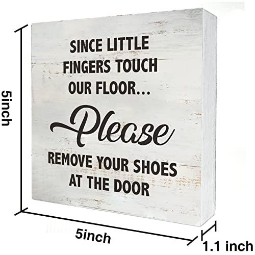 【並行輸入品】Since Little Fingers Touch Our Floor Remove Shoes 木製ボックスサイン Rusitの画像