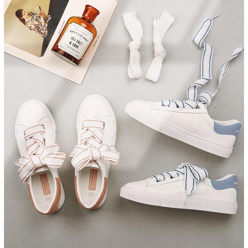 リボンが可愛いスニーカー 白無地とストライプのひも付き 1 Import Shop Bluefield 通販 Yahoo ショッピング