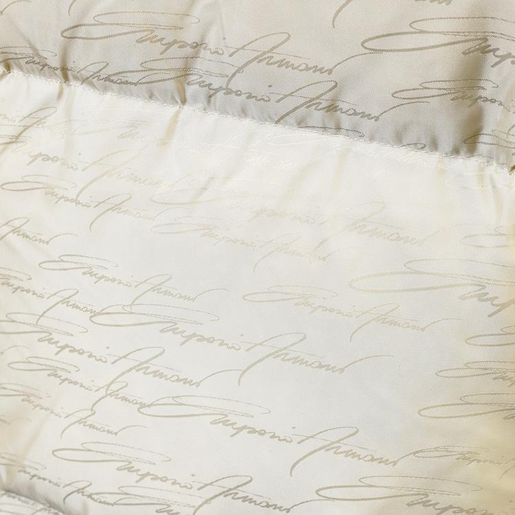 アルマーニ EMPORIO ARMANI リバーシブル ダウンジャケット 無地 × 総柄 ナイロンジャカード 6R1B65-1NVSZ-F1F5 バニラの画像