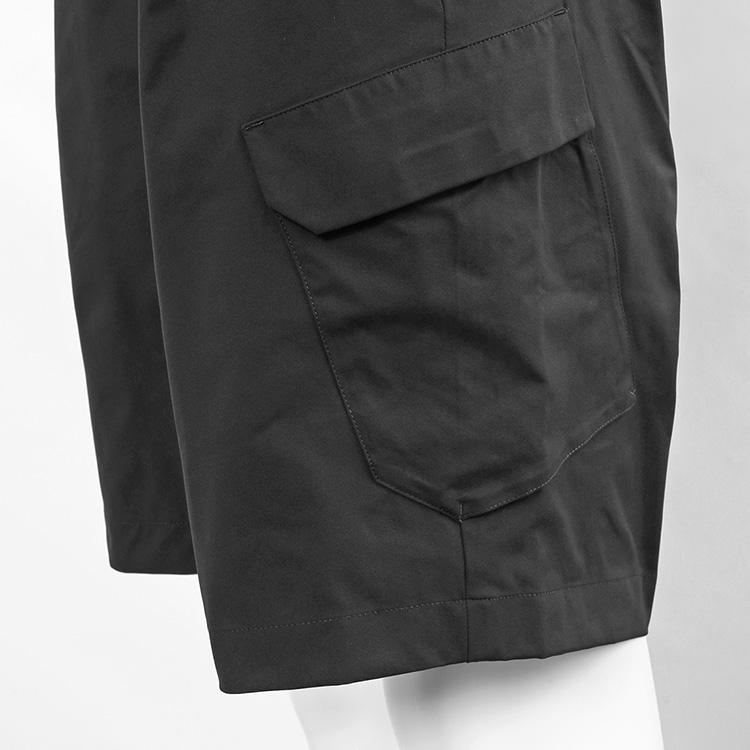 HERNO ヘルノ ショートカーゴパンツ ストレッチ バミューダ ハーフパンツ ブラック NERO PT000182U-12503Z-9300 メンズの画像