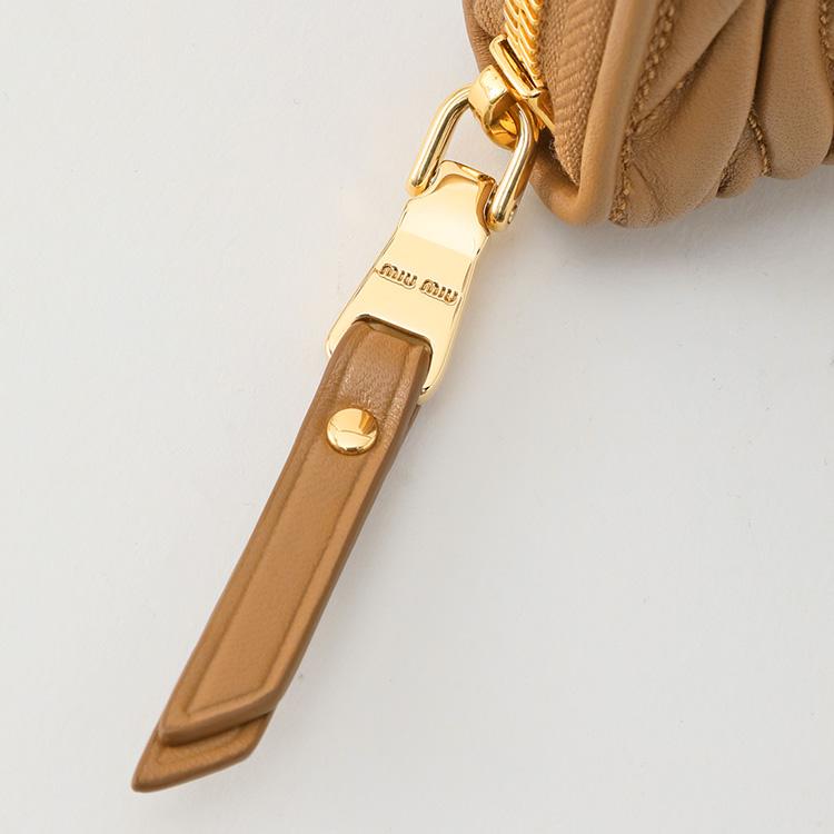 miumiu マテラッセ ロゴ レザー ゴールド金具 ラウンドファスナー 長財布 miu miu（ミュウミュウ） 長財布 Large Matelasse Around Wallet