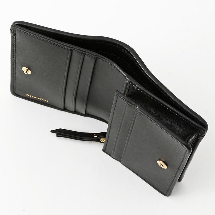 美品　miumiu マドラス　財布 ブラック ミュウミュウ Miu Miu 二つ折り財布 マテラッセ ブラック レディース