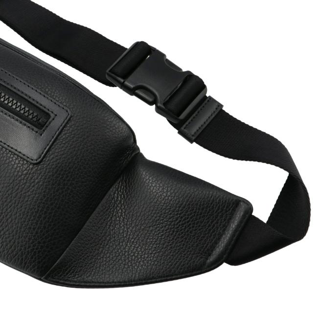 美品　FURLA フルラ ボディーバッグ　ウエストバック レザー　黒 FURLA（フルラ）の「FURLA MAN TECHNICAL SLIM BELT BAG（ボディ