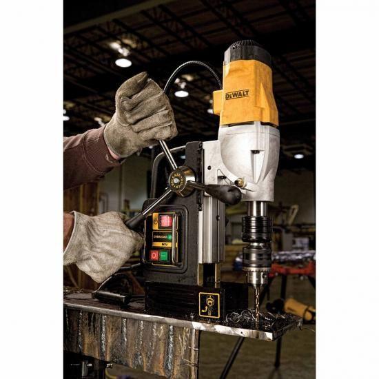 DEWALT ドリルプレス、マグネット式、2インチ、10アンペア、2速設定 