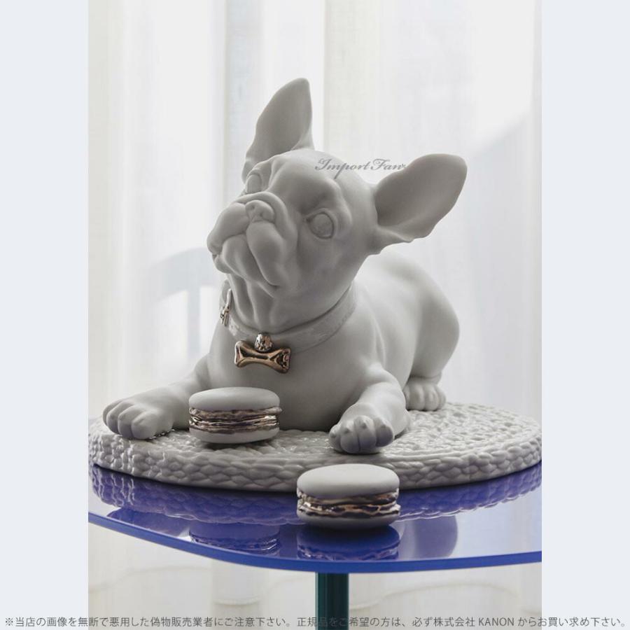 リヤドロ フレンチブルドッグとマカロン お菓子  犬 01009743 LLADRO French bulldog with macarons Re-Deco □の画像