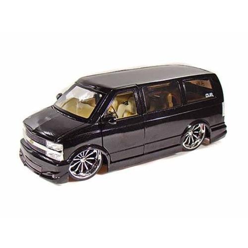 ダイキャストカー 2001 シボレー アストロ バン DUB ブラック 1/18｜importshop