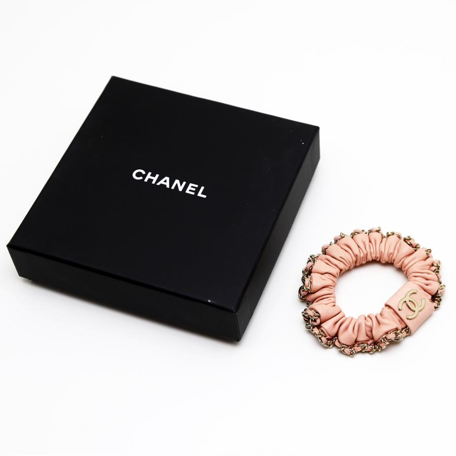 CHANEL 中古品 シャネル ココマーク シュシュ レザー ピンク