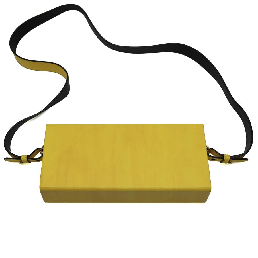FENDI（フェンディ） 中古品 ショルダーバッグ BOX型 横長 イエロー