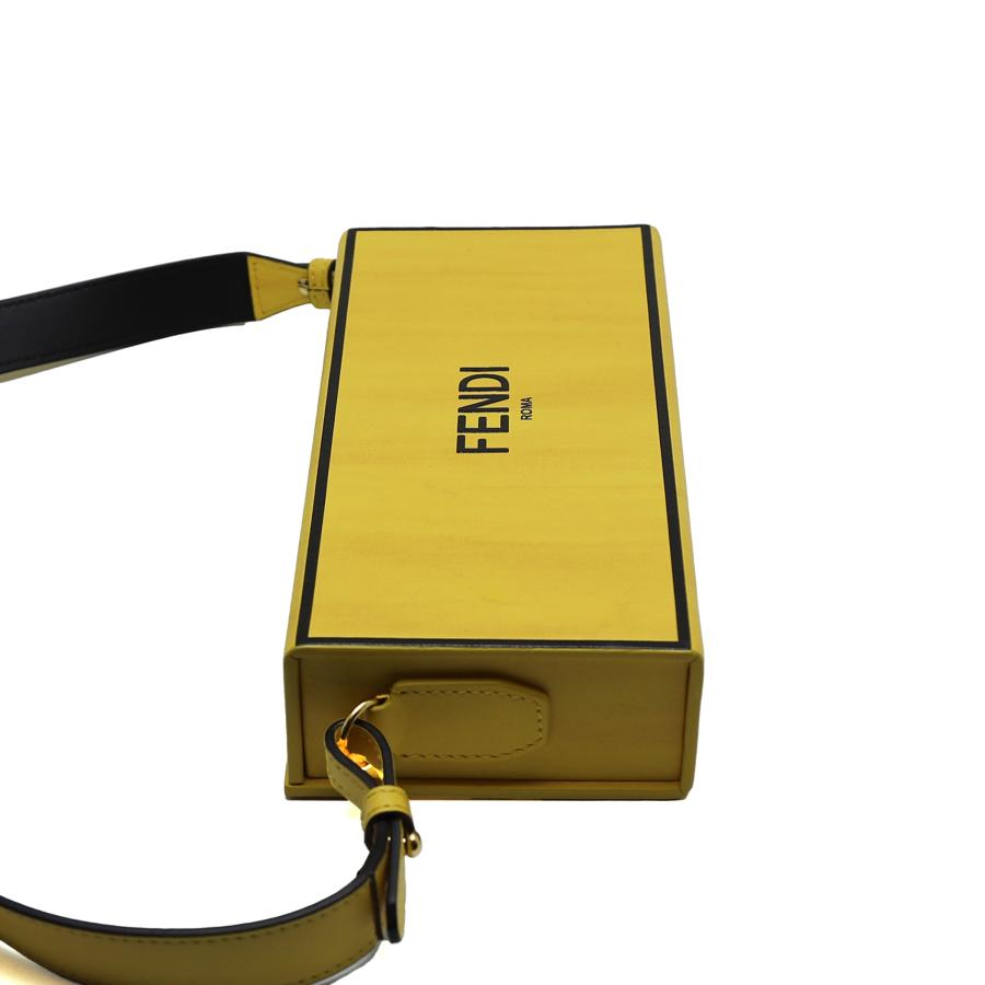 FENDI（フェンディ） 中古品 ショルダーバッグ BOX型 横長 イエロー
