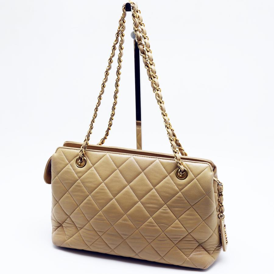 シャネル マトラッセ チェーンショルダーバッグ ベージュ ラムスキン CHANEL（シャネル） 中古品 マトラッセ チェーンショルダーバッグ
