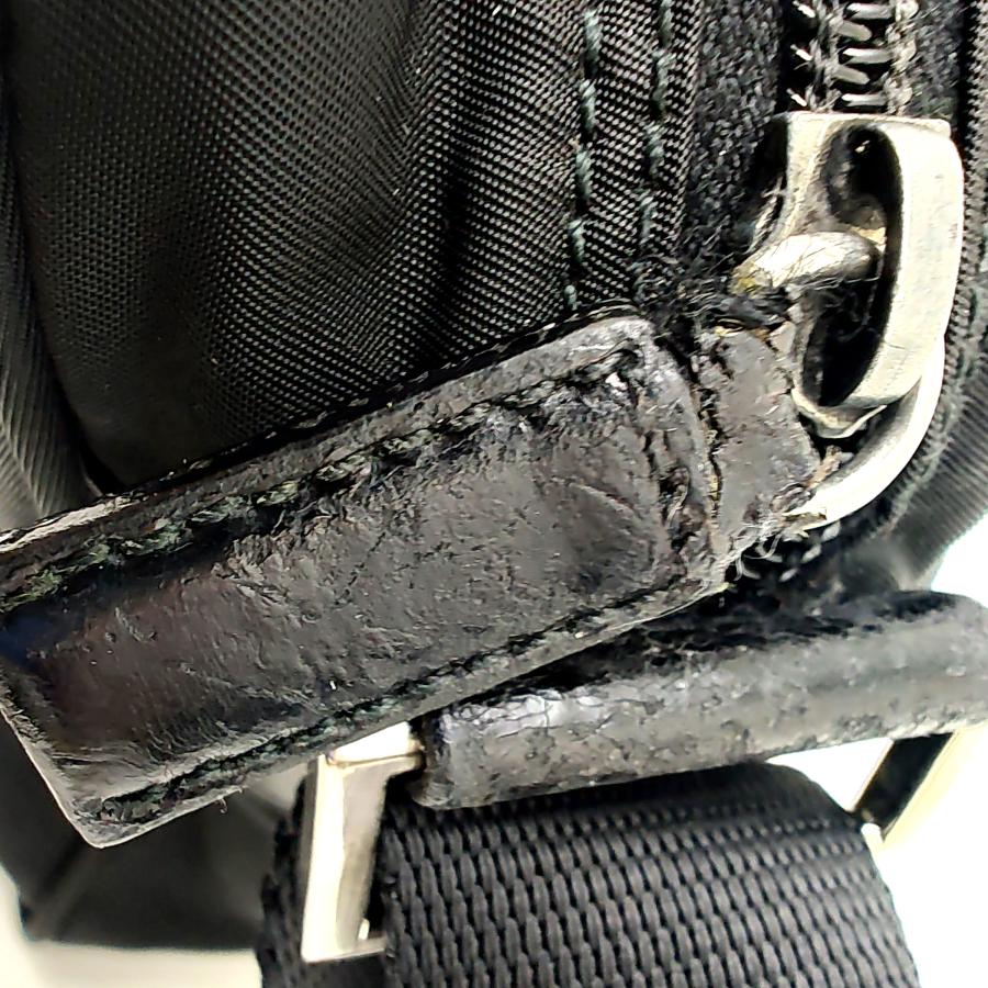 PRADA（プラダ） 中古品 ショルダーバッグ トライアングルロゴ