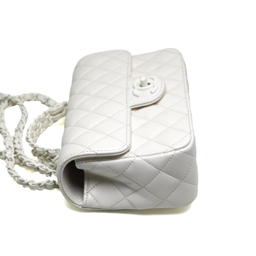 CHANEL シャネル マトラッセ ホワイト ジップパース ラムスキン CHANEL（シャネル） 新品同様品 マトラッセ トップハンドル ミニ
