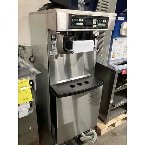 ソフトクリームマシン ダブル 日世 CI-6748WT 業務用 中古/送料別途