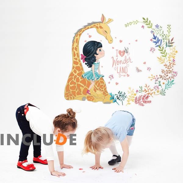 ウォールステッカー キリンと女の子 愛情 キリンのお母さん コミック アイビー ハート ファンタジー ファンシー 不思議 | 
