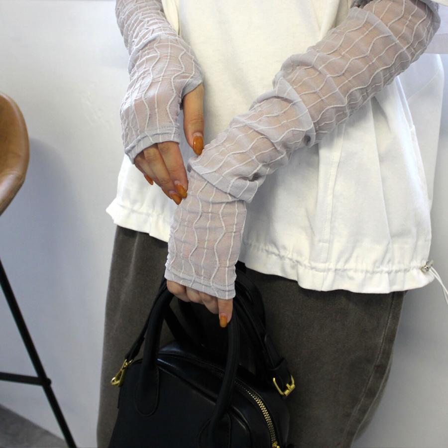 女性らしい透け感で一枚仕込むだけ洗練されたスタイリング　シアーハイネックプルオーバー |  | 07