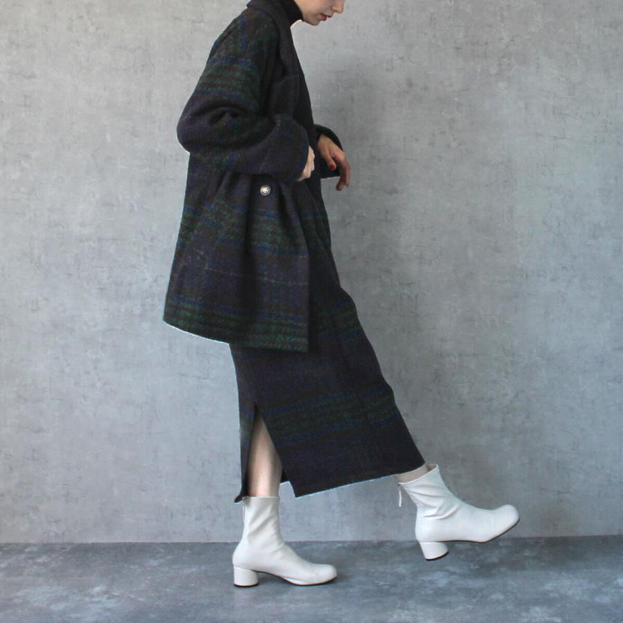 落ち着いたトーンにポイントカラーがあしらわれたリングチェックタイトスカート |  | 11