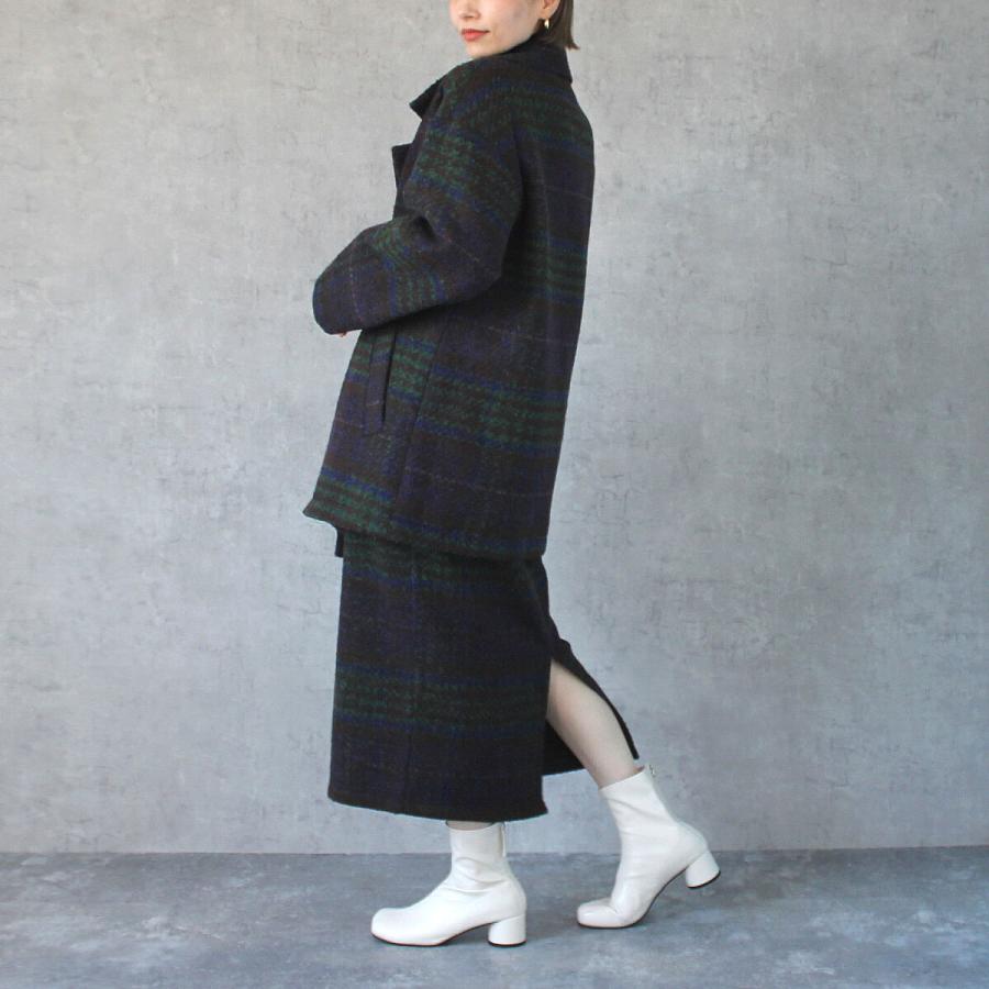 落ち着いたトーンにポイントカラーがあしらわれたリングチェックタイトスカート |  | 12