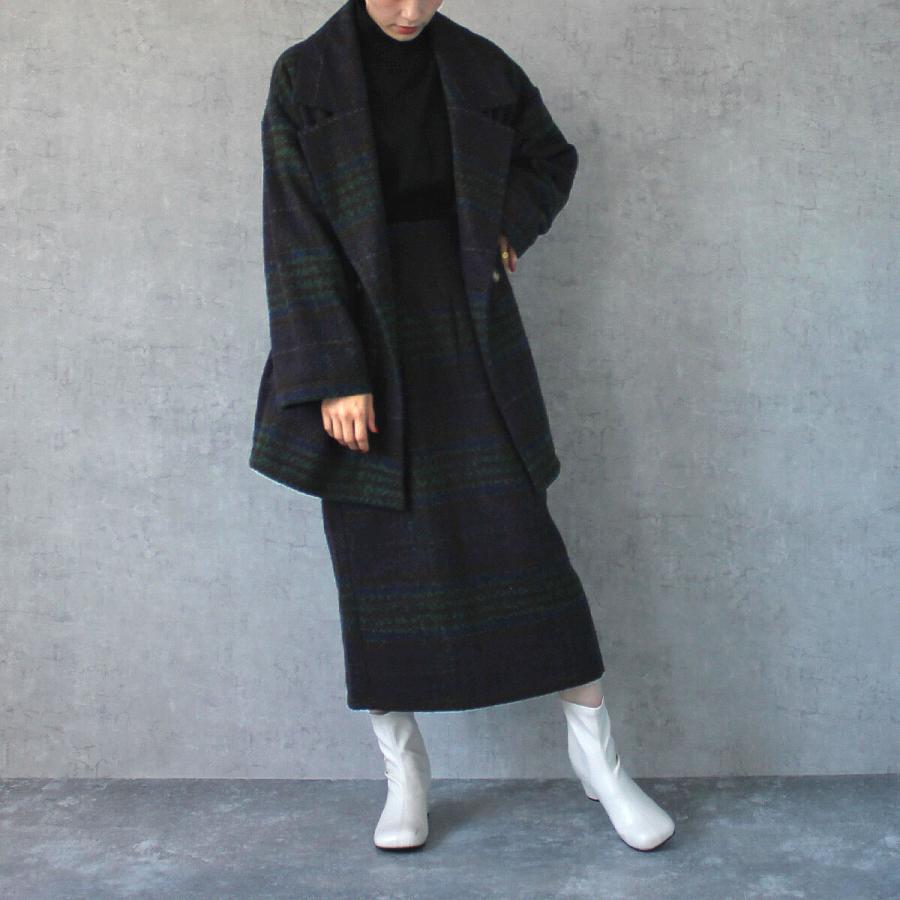 落ち着いたトーンにポイントカラーがあしらわれたリングチェックタイトスカート |  | 13