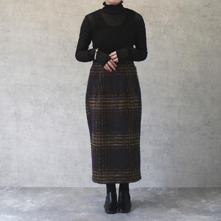 落ち着いたトーンにポイントカラーがあしらわれたリングチェックタイトスカート |  | 01