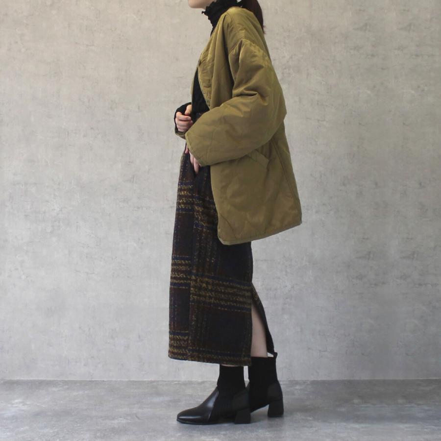 落ち着いたトーンにポイントカラーがあしらわれたリングチェックタイトスカート |  | 03