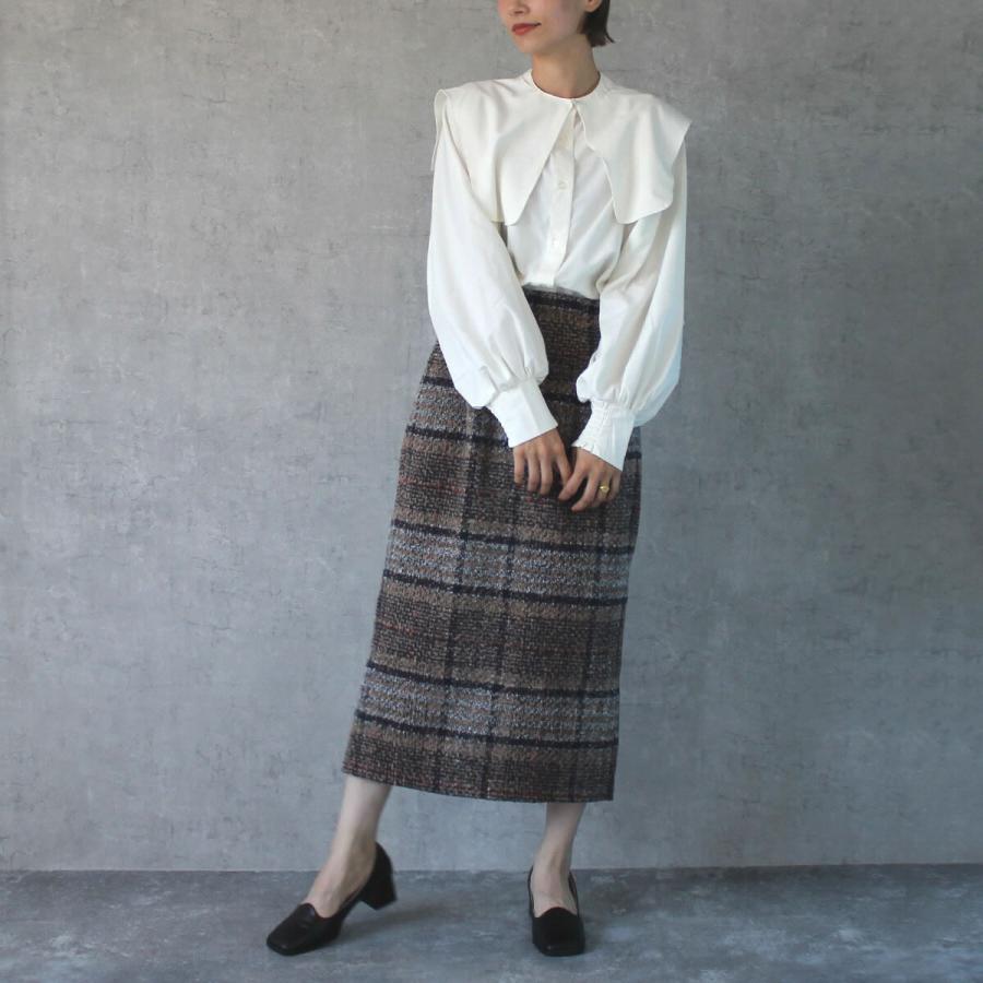落ち着いたトーンにポイントカラーがあしらわれたリングチェックタイトスカート |  | 06