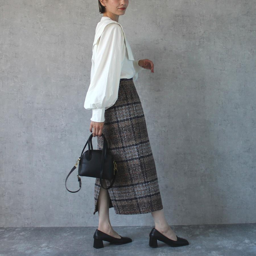 落ち着いたトーンにポイントカラーがあしらわれたリングチェックタイトスカート |  | 07