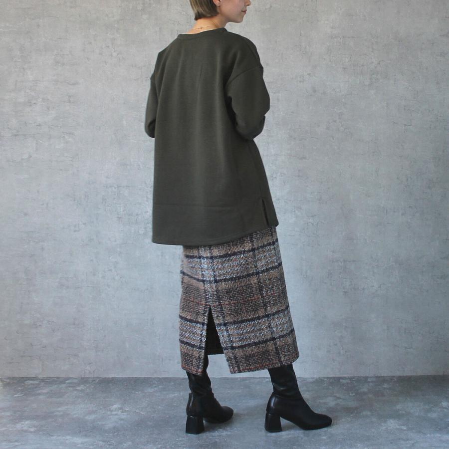 落ち着いたトーンにポイントカラーがあしらわれたリングチェックタイトスカート |  | 08