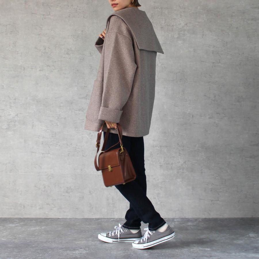 セーラーカラーのバックスタイルがポイントのミドル丈ジャケットコート |  | 12