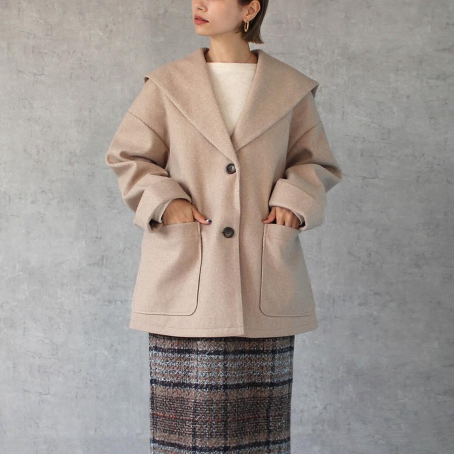 セーラーカラーのバックスタイルがポイントのミドル丈ジャケットコート |  | 01