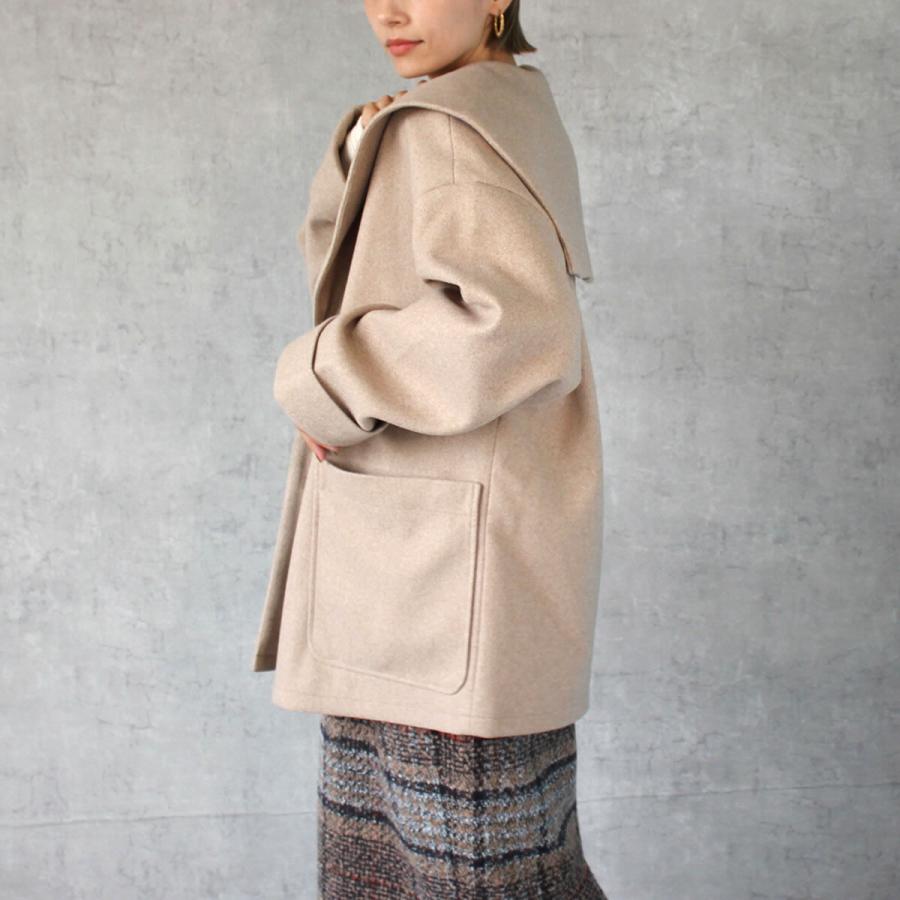 セーラーカラーのバックスタイルがポイントのミドル丈ジャケットコート |  | 02