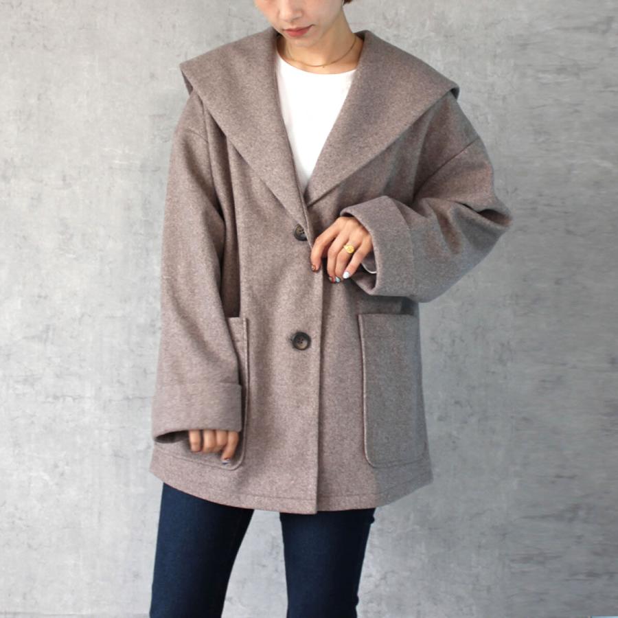 セーラーカラーのバックスタイルがポイントのミドル丈ジャケットコート |  | 09