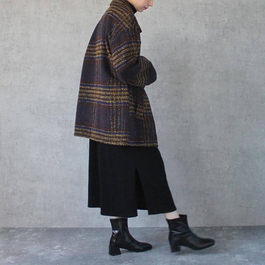 落ち着いたトーンにポイントカラーがあしらわれたリングチェックダブルジャケット |  | 11