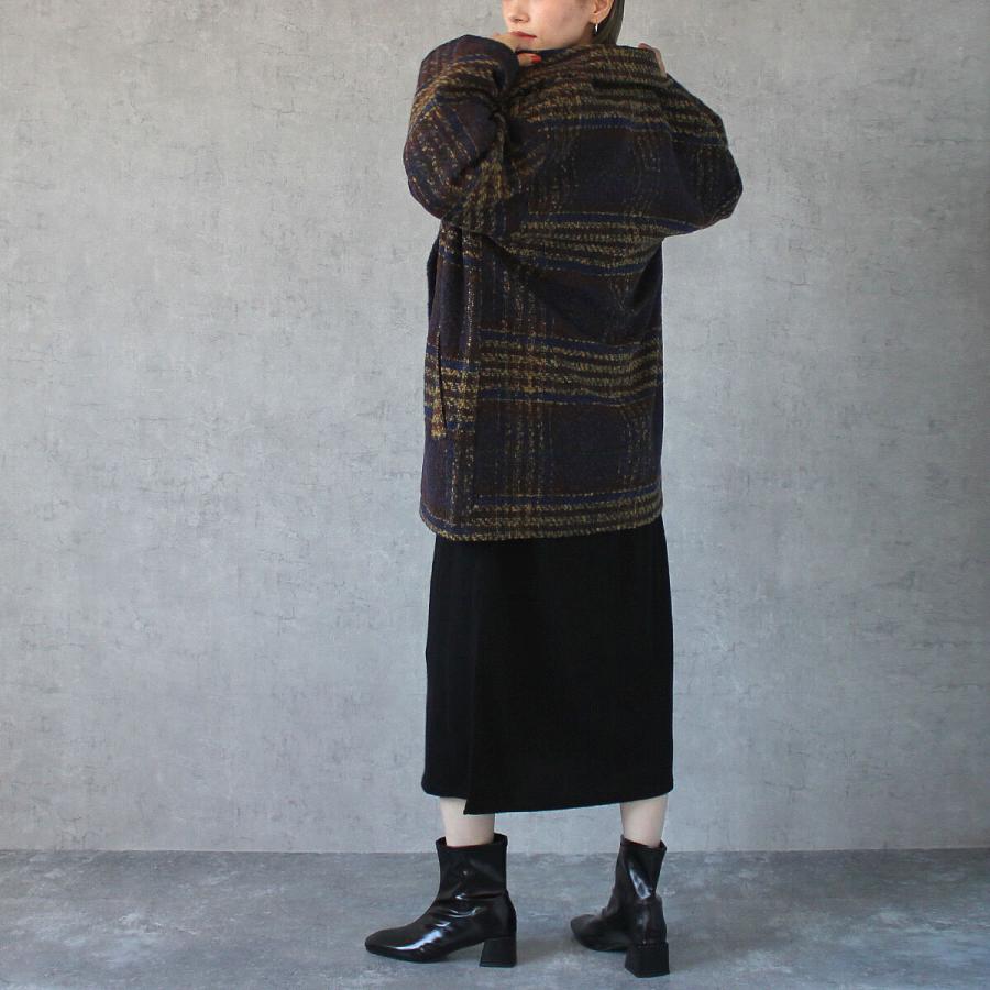 落ち着いたトーンにポイントカラーがあしらわれたリングチェックダブルジャケット |  | 12